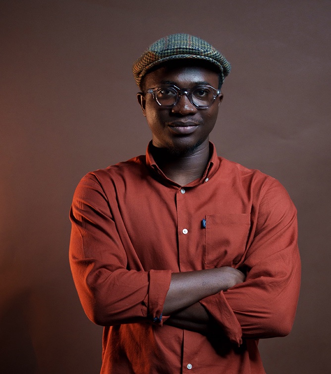 Portrait de Codeur au Chapeau